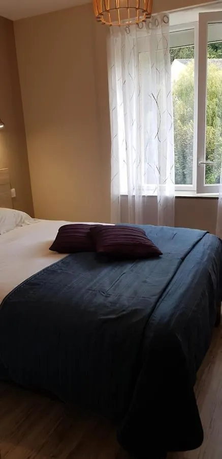 ** Hotel Logis hôtel restaurant les Carillons Cransac France