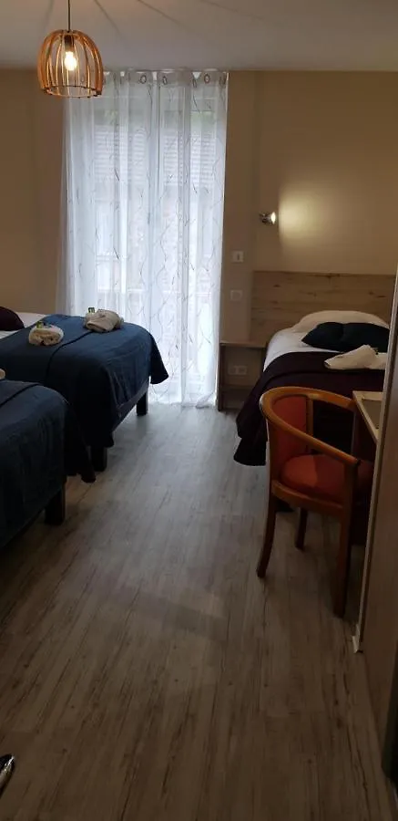**  Logis Hotel Restaurant Les Carillons Cransac France
