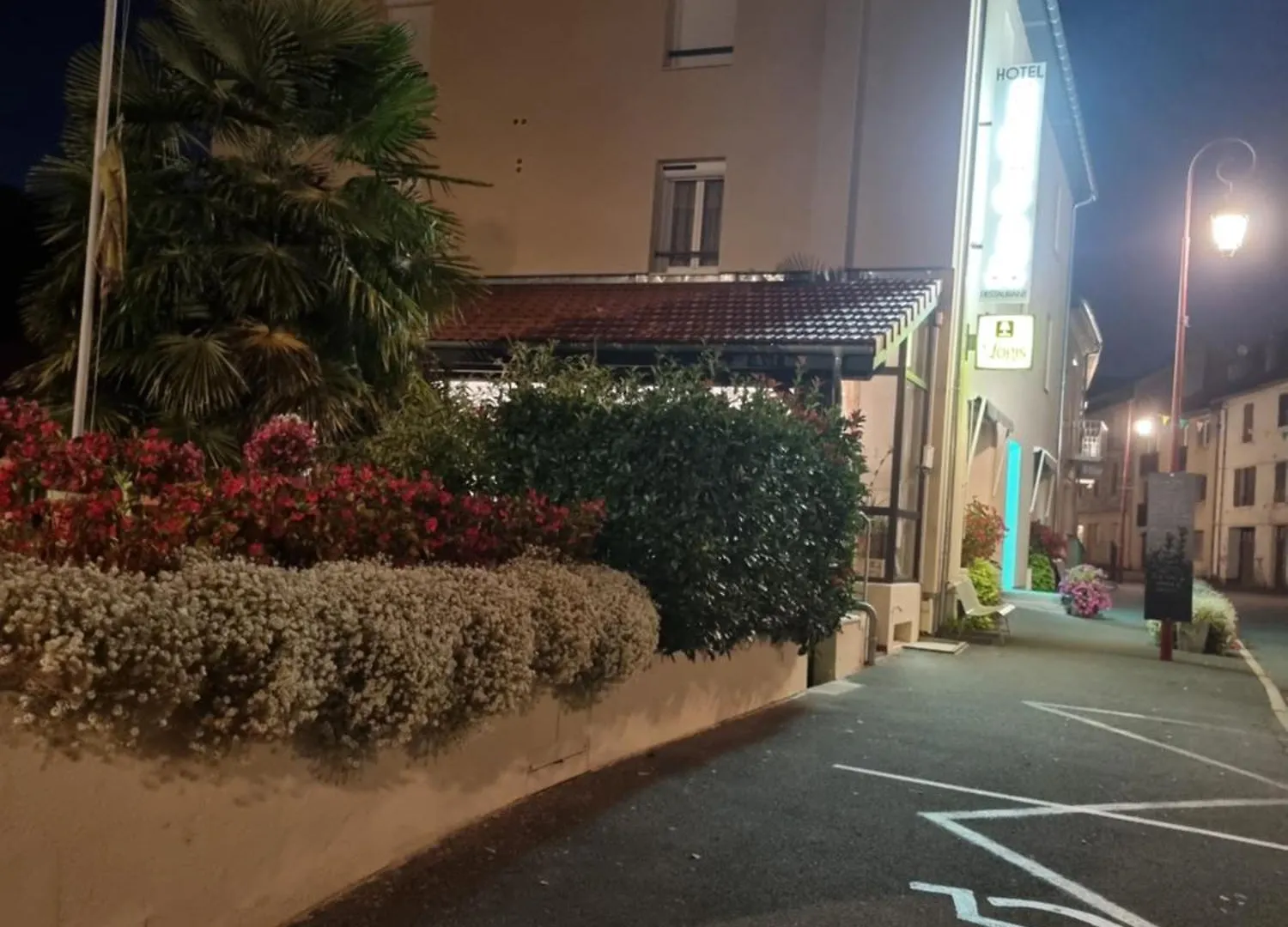 Logis Hotel Restaurant Les Carillons Cransac
