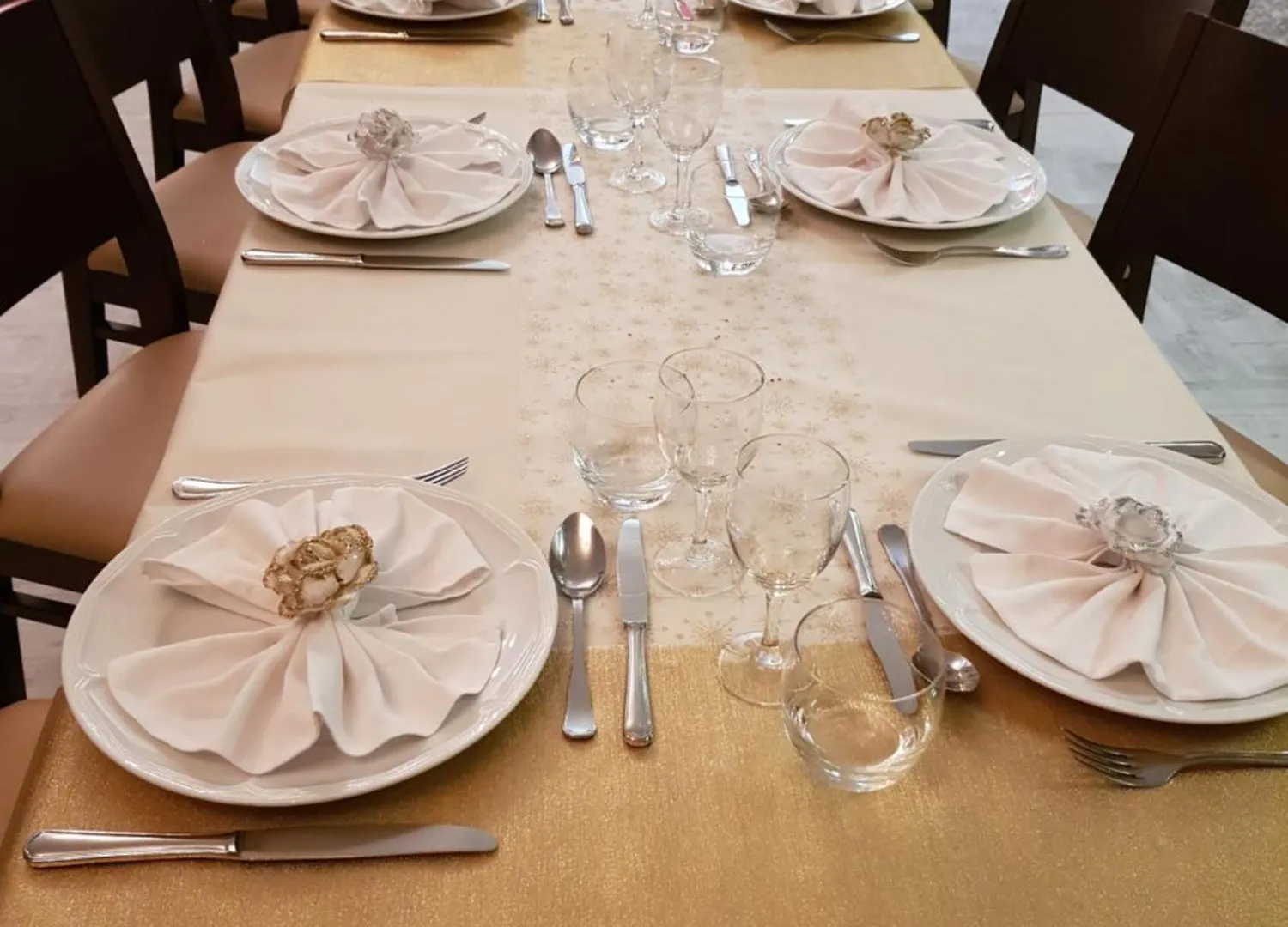 **  Logis Hotel Restaurant Les Carillons Cransac France