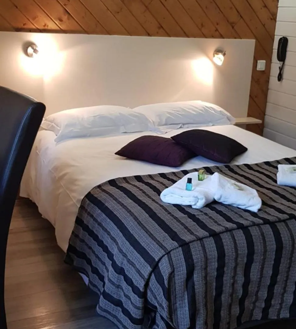 Logis Hotel Restaurant Les Carillons Cransac