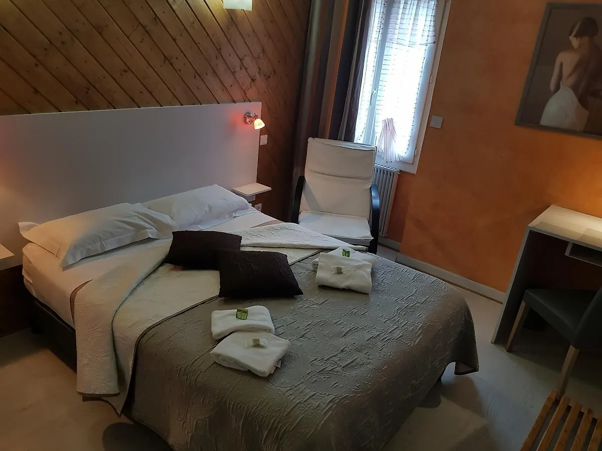Logis Hotel Restaurant Les Carillons Cransac 2*,  France