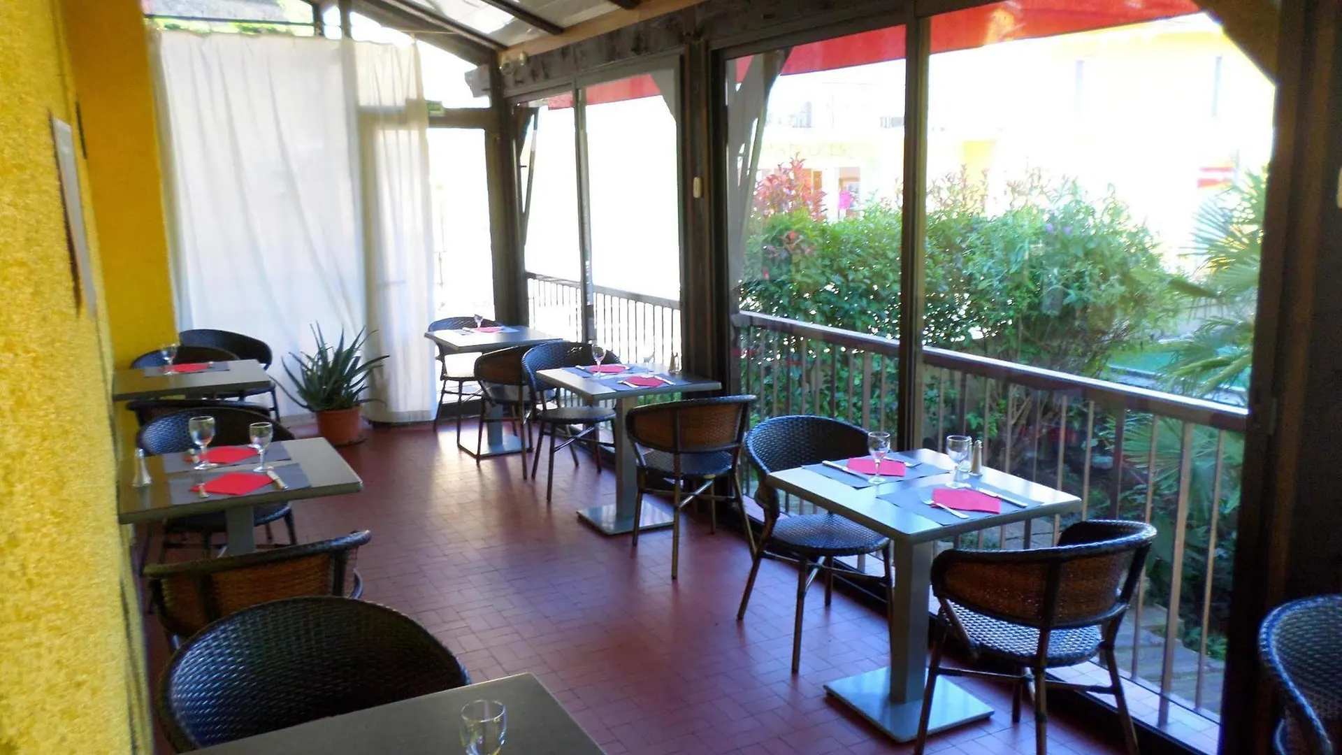 Logis Hotel Restaurant Les Carillons Cransac